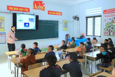 Mang “hạt ngọc” dẻo thơm tới học sinh Hà Giang trong năm học mới