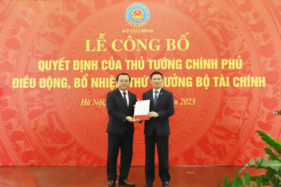 Trao quyết định bổ nhiệm ông Lê Tấn Cận giữ chức Thứ trưởng Bộ Tài chính 