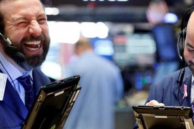 S&P 500 chạm mức cao nhất kể từ tháng 1/2022; Dầu thô Mỹ trượt dài gần 4%