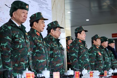 Thủ tướng Phạm Minh Chính dự diễn tập chiến thuật có bắn đạn thật của Quân đoàn 12