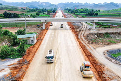 Đẩy nhanh tiến độ thi công các công trình giao thông