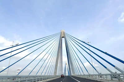 Đột phá phát triển kết cấu hạ tầng giao thông