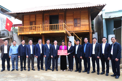 Bộ Tài chính trao nhà Đại đoàn kết, hỗ trợ an sinh xã hội tại huyện Mường Ảng, tỉnh Điện Biên 