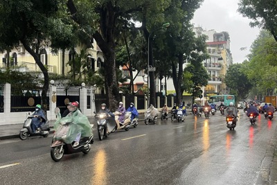 Bắc Bộ mưa rét kèm nồm ẩm, Nam Bộ nắng nóng