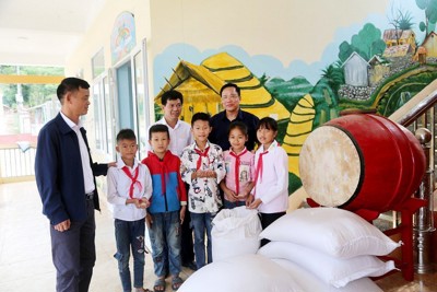 Ngân sách nhà nước tiếp tục ưu tiên tăng chi chăm lo cho người yếu thế, trẻ em nghèo