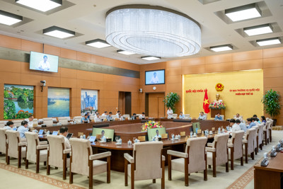 Uỷ ban Thường vụ Quốc hội cho ý kiến về dự án Luật Thuế giá trị gia tăng (sửa đổi)