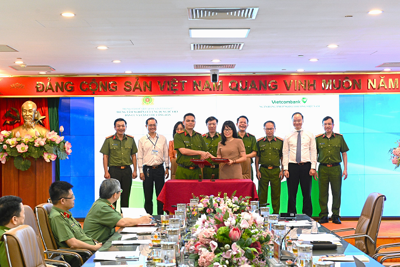 Vietcombank khai thác Dịch vụ xác thực điện tử của Bộ Công an