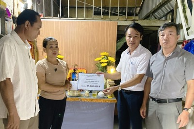 Hỗ trợ nhân đạo gia đình nạn nhân tử vong do tai nạn giao thông tại Quảng Trị Hỗ trợ nhân đạo gia đình nạn nhân tử vong do tai nạn giao thông tại Quảng Trị
