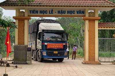 “Hạt ngọc vàng” góp phần nâng bước học sinh tới trường 