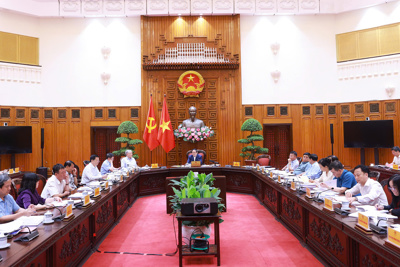 Thủ tướng Chính phủ chủ trì họp xây dựng dự thảo nghị quyết của Bộ Chính trị về y tế, giáo dục
