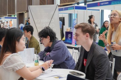 Thời gian cấp phép lao động cho người nước ngoài giảm xuống còn 10 ngày
