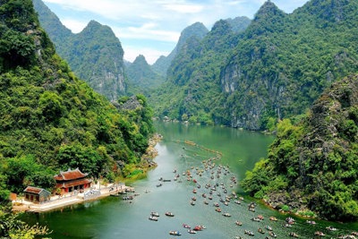 Doanh thu du lịch Ninh Bình tăng mạnh, đạt trên 7.000 tỷ đồng Doanh thu du lịch Ninh Bình tăng mạnh, đạt trên 7.000 tỷ đồng
