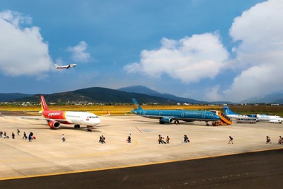 Mặt đường cất hạ cánh, đường lăn sân bay Liên Khương xuống bongdaso wap nghiêm trọng - Tạp chí Tài chính Mặt đường cất hạ cánh, đường lăn sân bay Liên Khương xuống cấp nghiêm trọng