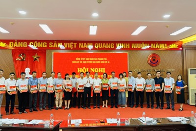 Công bố quyết định thành lập Đảng bộ Chi cục Dự trữ Nhà nước khu vực III và 21 Chi bộ trực thuộc Công bố quyết định thành lập Đảng bộ Chi cục Dự trữ Nhà nước khu vực III và 21 Chi bộ trực thuộc