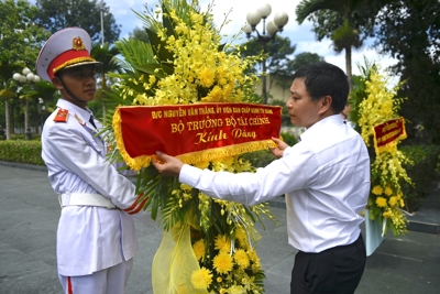 Ngành Tài chính phát huy truyền thống “Uống nước nhớ nguồn” Ngành Tài chính phát huy truyền thống “Uống nước nhớ nguồn”