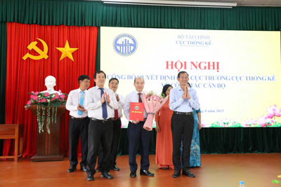 Đồng chí Nguyễn Văn Toàn chính thức nhận quyết định bổ nhiệm Trưởng Thống kê tỉnh Vĩnh Long Đồng chí Nguyễn Văn Toàn chính thức nhận quyết định bổ nhiệm Trưởng Thống kê tỉnh Vĩnh Long