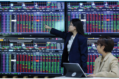 Thanh khoản bùng nổ, VN-Index chạm ‘"vùng gió lớn"? Thanh khoản bùng nổ, VN-Index chạm ‘"vùng gió lớn"?