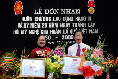 Bảo Tín Minh Châu được trao tặng bằng khen vì những thành tích xuất sắc