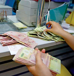 Ngân hàng lạnh nhạt với xe siêu sang, điện thoại xịn nhập khẩu