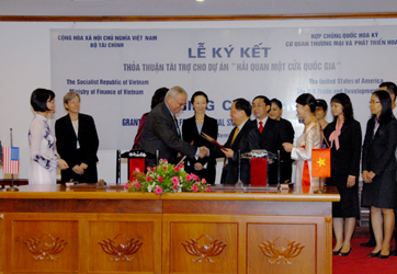 Ký kết Thoả thuận tài trợ Dự án hỗ trợ kỹ thuật thực hiện Cơ chế Hải quan một cửa quốc gia