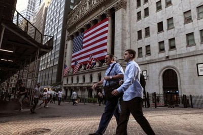 Chứng khoán Mỹ giảm sâu, Dow Jones sụt 500 điểm sau quyết định của Fed