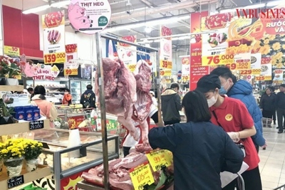 Người tiêu dùng ưu tiên các mặt hàng thiết yếu trong dịp Tết Nguyên đán
