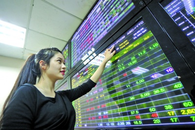 VN-Index hồi phục nhanh dù thanh khoản chưa cao 