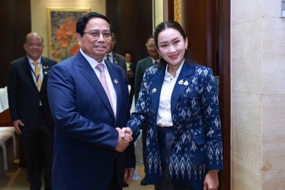 Thủ tướng Phạm Minh Chính gặp Thủ tướng Thái Lan Paetongtarn Shinawatra