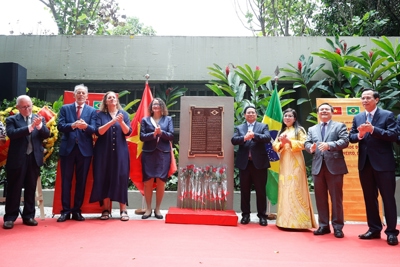 Đặt biển tôn vinh Chủ tịch Hồ Chí Minh tại Brazil