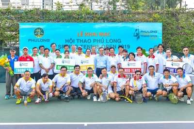 Hàng trăm người công ty Phú Long tham gia cổ vũ giải quần vợt mừng Xuân 2019