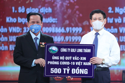 Nhiều doanh nghiệp trao hàng trăm tỷ đồng góp vào Quỹ vắc xin phòng, chống Covid-19