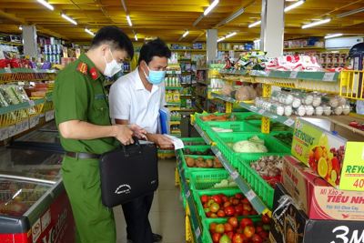 Kiểm tra doanh nghiệp, siêu thị phân phối hàng hóa thiết yếu