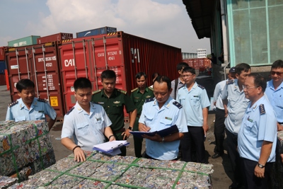 Bắt giữ 4 container phế liệu xuất khẩu luồng xanh, trốn thuế hơn 500 triệu đồng