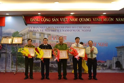 Hải quan Tân Sơn Nhất đón nhận Bằng khen của Chủ tịch UBND TP. Hồ Chí Minh
