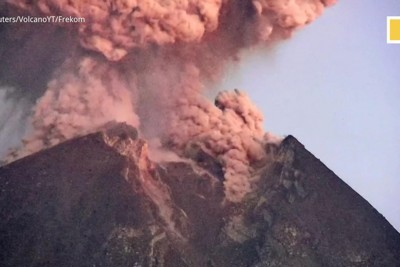[Video] Núi lửa Merapi phun trào, đưa tro bụi lên cao 2.000 m ở Indonesia