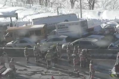 [Video] Trăm xe đâm liên hoàn trên cao tốc Canada, hàng chục người bị thương 