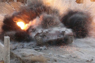 [Infographics] Phiến quân tấn công, xe tăng T-72AV Syria bị bắn nổ tung