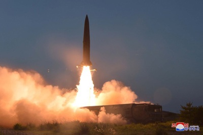 [Video] Giữa đại dịch Covid-19, Triều Tiên phóng tên lửa, MC "quốc dân" tái xuất 