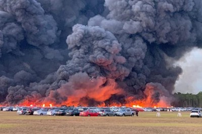 [Video] Cháy lớn ở sân bay thiêu rụi hơn 3.500 ôtô