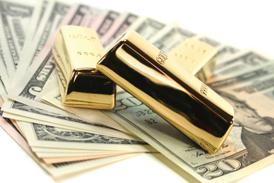 Giá vàng hôm nay 10/4: USD suy yếu, vàng tăng vọt 