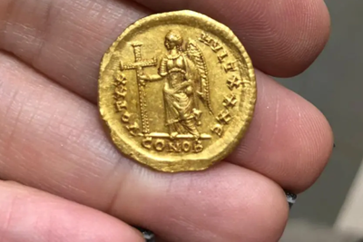 Phát hiện đồng tiền vàng niên đại 1.600 năm tuổi tại Israel 