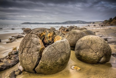 [Video] Hàng trăm khối đá tròn tồn tại 60 triệu năm ở New Zealand