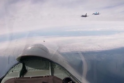 [Video] Nga xuất kích Su-27 kèm sát chiến đấu cơ F-16 của Bỉ