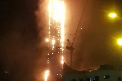 [Video] Cháy dữ dội tại tòa tháp chọc trời ở UAE 