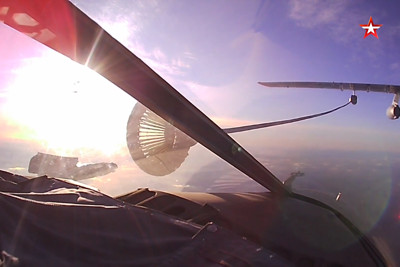 [Video] Cảnh tiếp nhiên liệu ngoạn mục trên không của chiến đấu cơ Nga