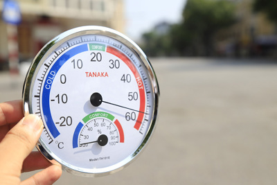 [Video] Hà Nội nóng gần 50 độ C trong ngày nắng đỉnh điểm