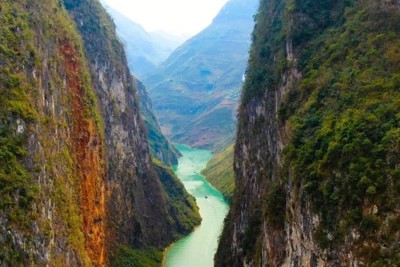 [Video] Cảnh đẹp khác lạ của hẻm vực cao nhất Đông Nam Á ở Hà Giang