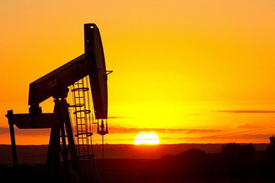 Giá dầu sụt giảm khi căng thẳng thương mại toàn cầu dâng cao 