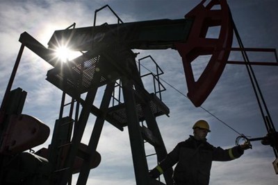 Saudi Arabia và Nga hợp tác ngăn chặn giá dầu lao dốc