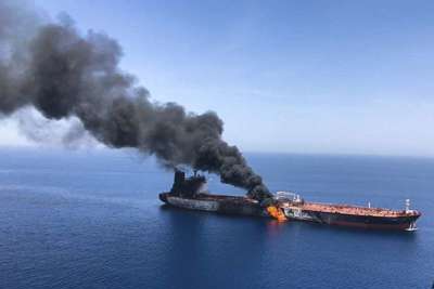 [Infographics] Tàu chở dầu lại bị tấn công trên Vịnh Oman, nguy cơ xung đột gia tăng